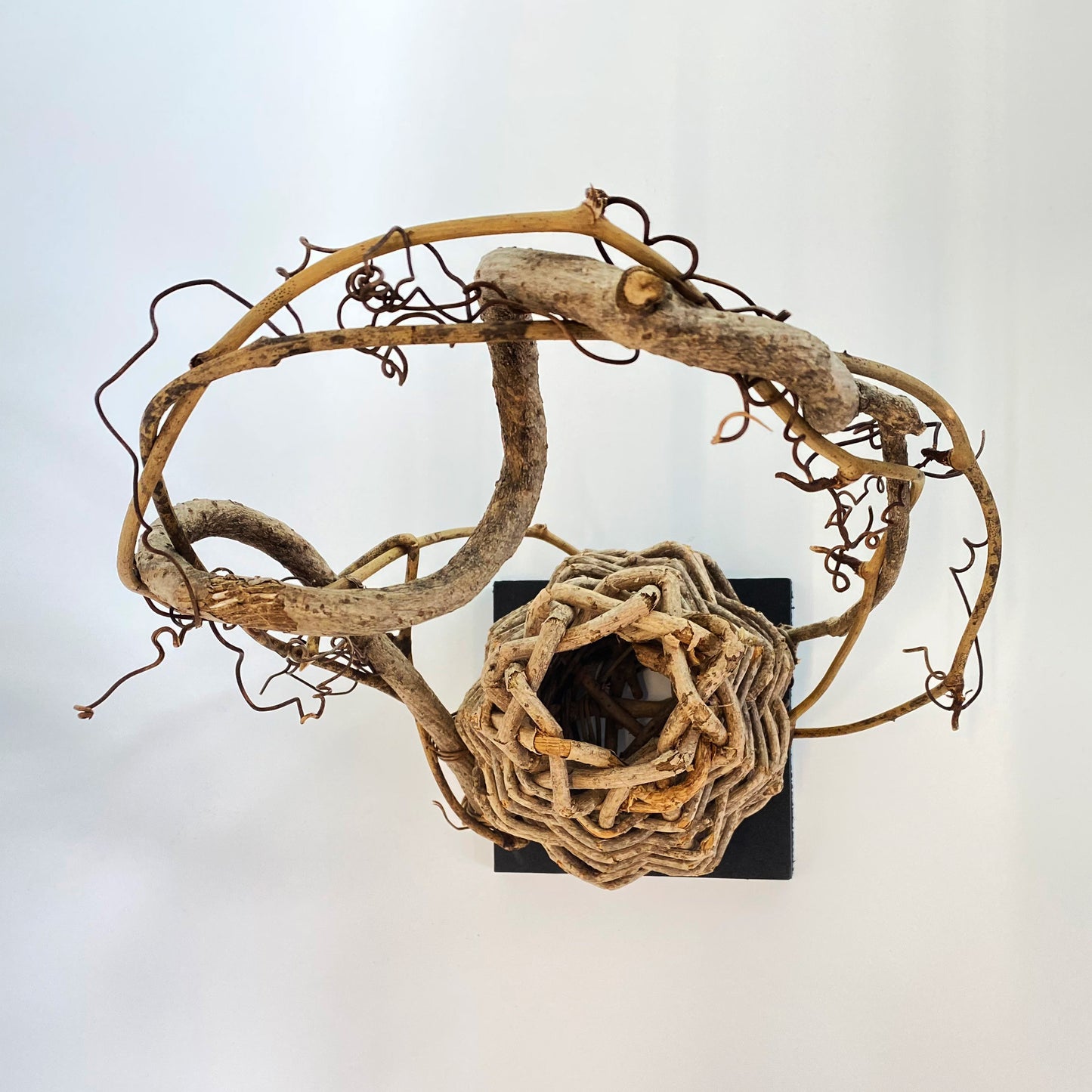 花かごの花びいどろ"02"|真上から見た図(つる編みのかご型台座のみ)