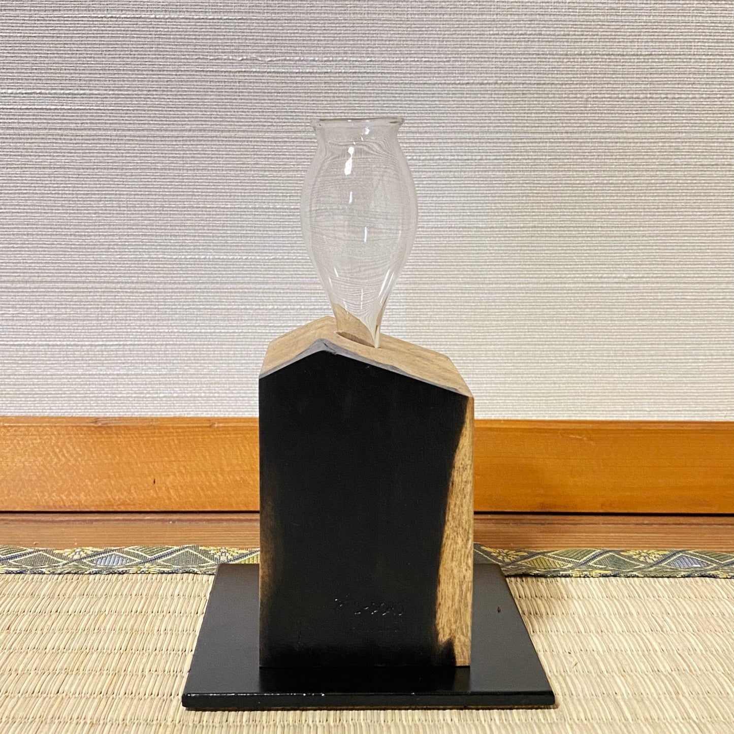 黒柿の花びいどろ"01"|和室に置いた様子